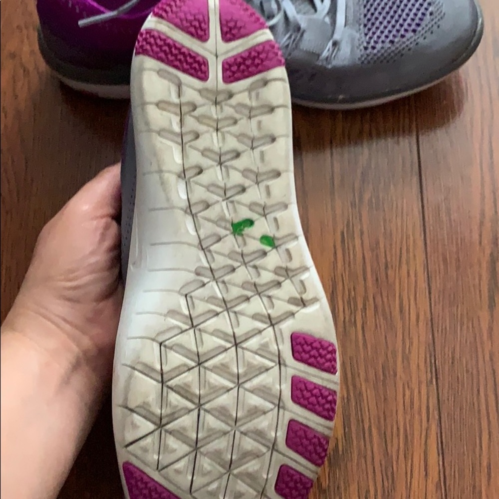 Nike Sneakers... Size 8 1/2 - Picture 4 of 15